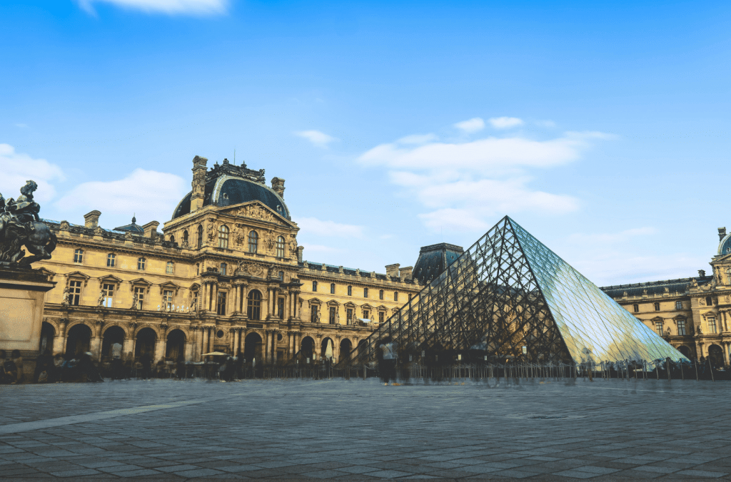 Les éditeurs utilisent le vol du louvre pour faire du marketing